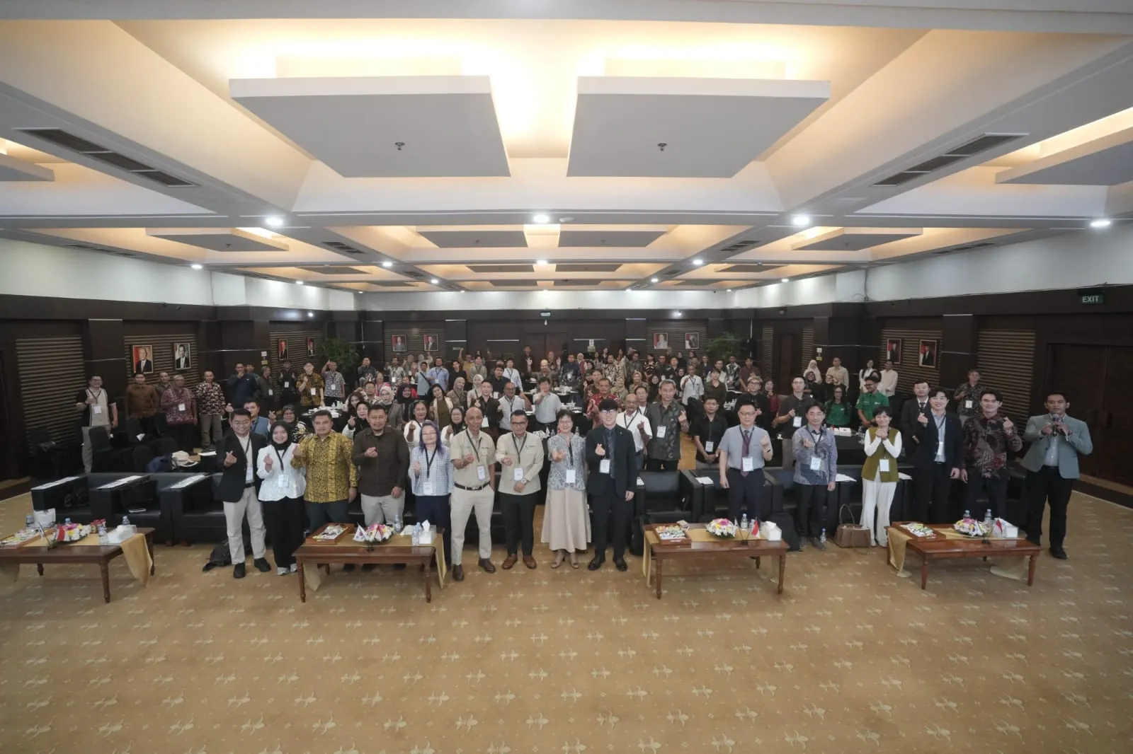 Foto bersama peserta Korea-Indonesia Partnership Discovery Forum 2026 di Auditorium Kementerian Koperasi, Jakarta, 13 Oktober 2026 / Group photo of participants of the Korea-Indonesia Partnership Discovery Forum 2026 at the Ministry of Cooperatives Auditorium, Jakarta, 13 October 2026