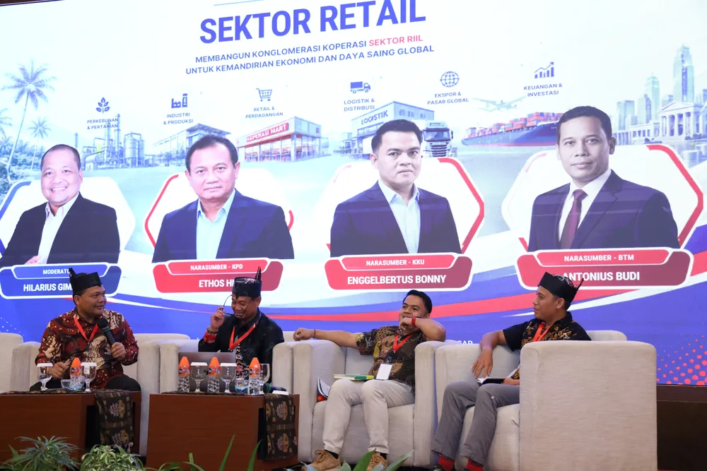 Para panelis talkshow sektor retail di hari pertama RAT Nasional inKUR Tahun Buku 2025 di Palangka Raya