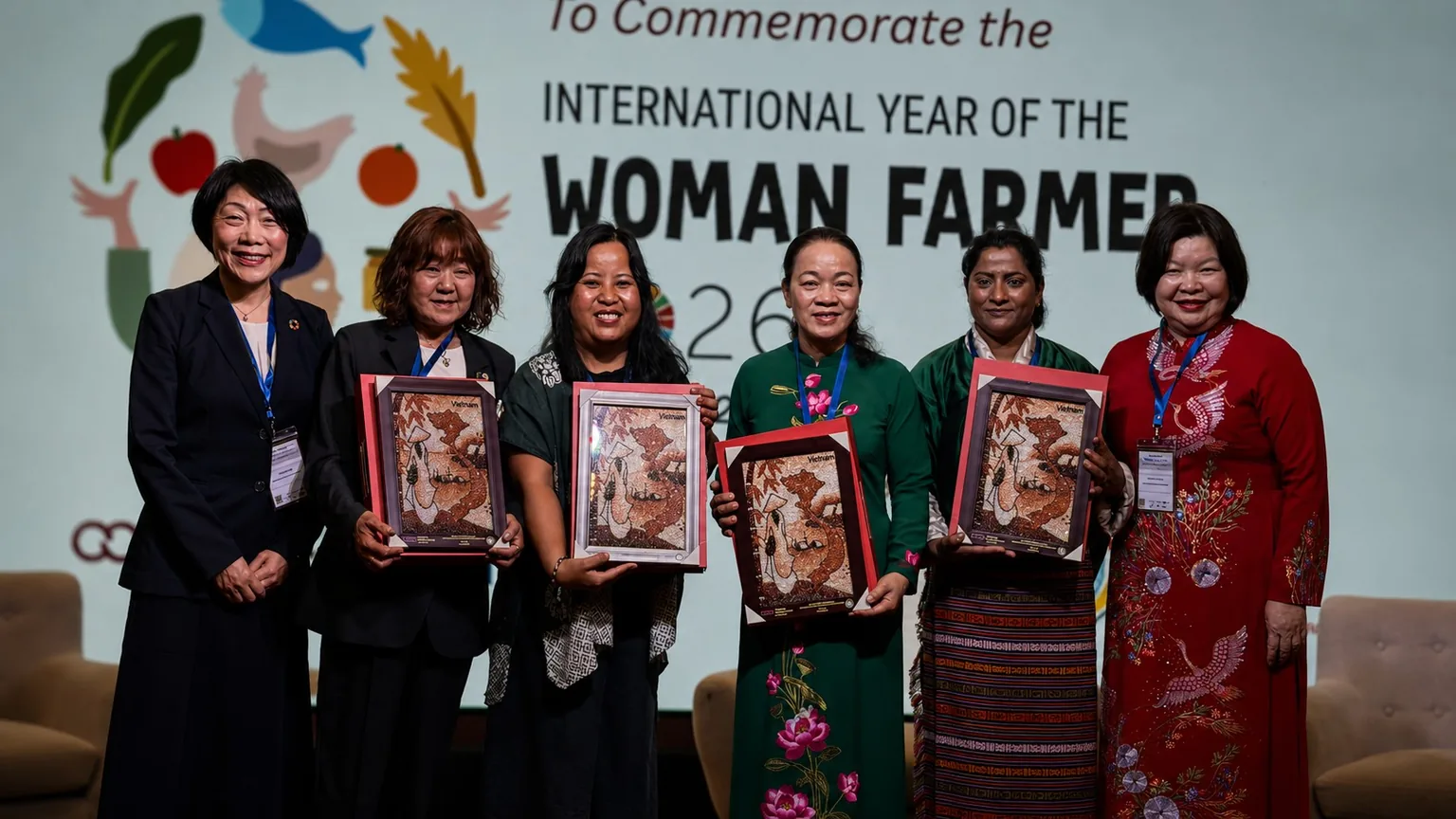 inKUR diwakili Yohana Tamara Yunisa (ketiga dari kiri) di Konferensi ICA Asia Pacific Hanoi, bersama panelis perempuan koperasi dari Jepang, Vietnam, dan Bhutan, di depan latar International Year of the Woman Farmer 2026 / inKUR, represented by Yohana Tamara Yunisa (third from left), at the ICA Asia Pacific Conference in Hanoi, alongside women cooperative panelists from Japan, Vietnam, and Bhutan, in front of the International Year of the Woman Farmer 2026 backdrop